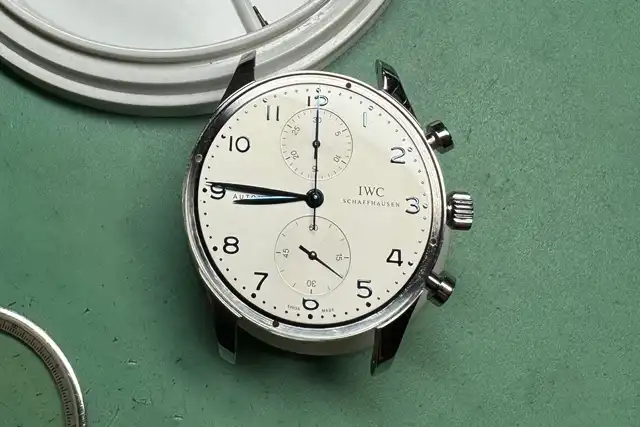 Montre IWC classique en cours de révision complète à Genève