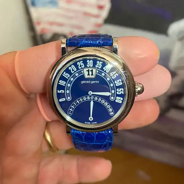 Réparation montre Gerald Genta Retro Montre Gerald Genta Worldtime – cadran blanc avec complications multiples restaurée à Genève
