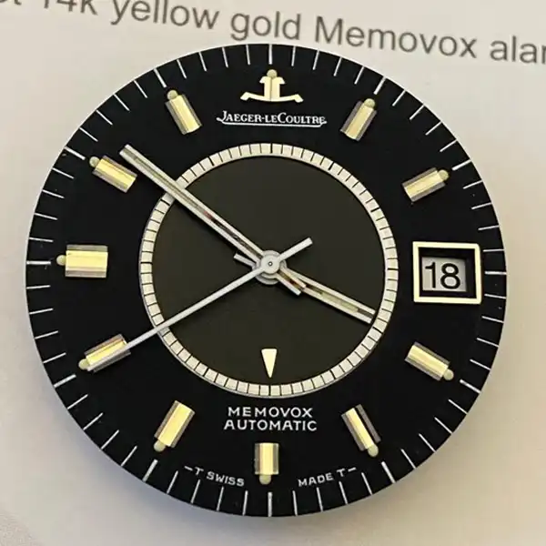 Cadran noir Jaeger-LeCoultre Memovox Automatic Cadran noir Jaeger-LeCoultre Memovox Automatic restauré à Genève