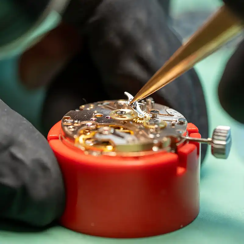 Omega 17 jewels chronograph movement – The Watch Lab Genève