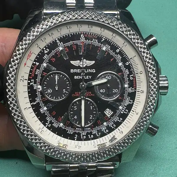 Breitling Bentley – cadran et lunette avant révision Breitling Bentley chronographe avant révision