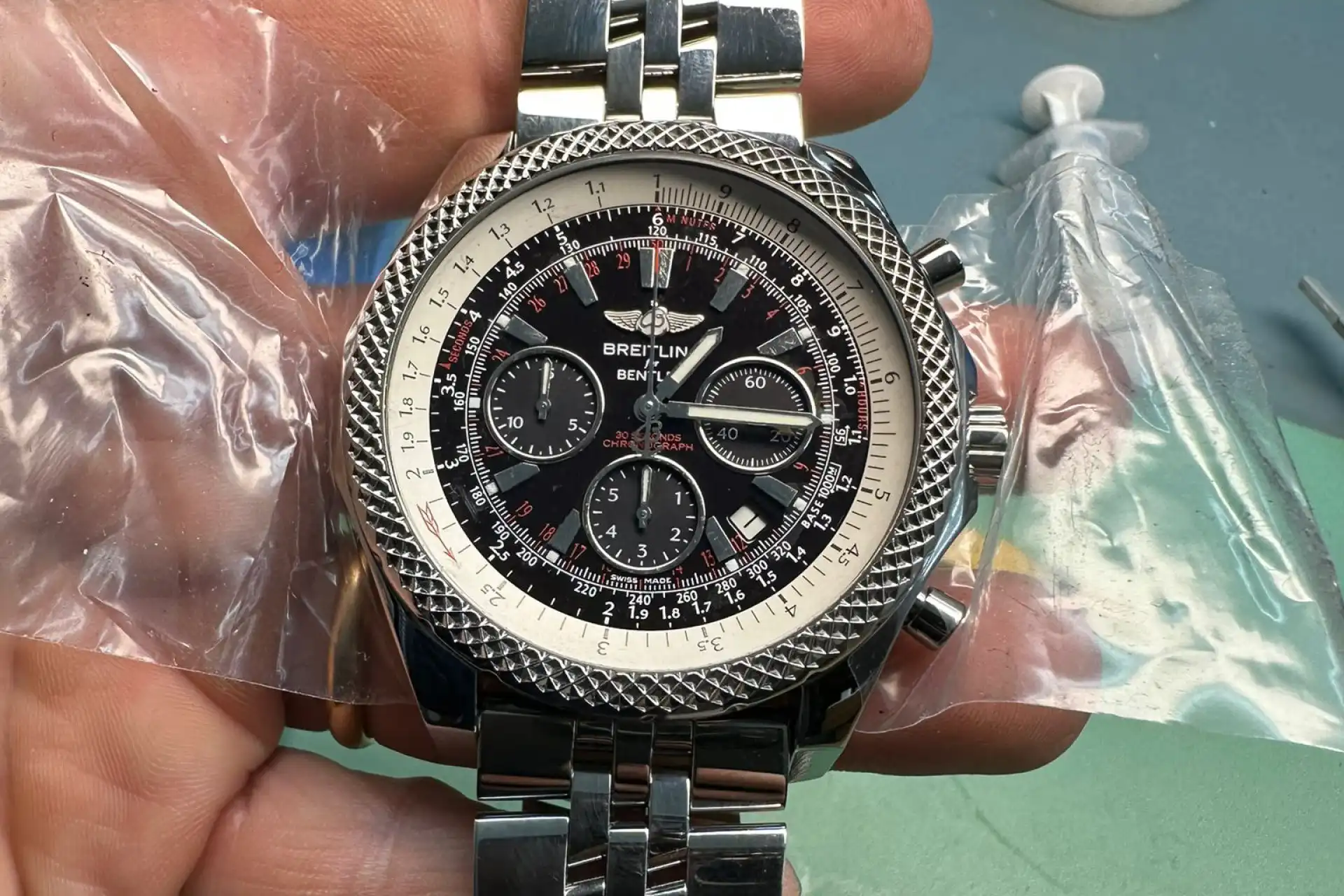 Breitling for Bentley – restauration du cadran Montre Breitling for Bentley en cours de restauration – vue du cadran