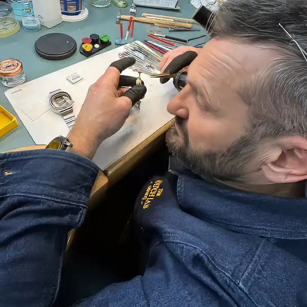 Portrait de Marino Raisoni, horloger restaurateur