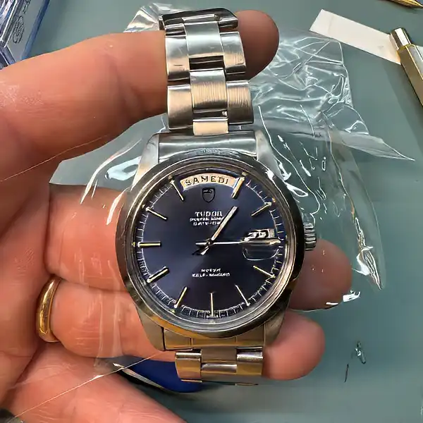 Tudor Oyster Prince Date+Day à cadran bleu après intervention