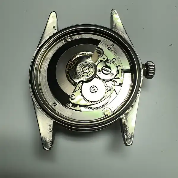 Mouvement automatique Tudor Oyster Prince ouvert en atelier