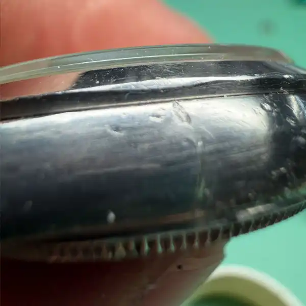 Rolex Datejust avant polissage Rolex Datejust avant polissage avec rayures visibles sur le boîtier